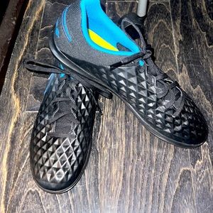 Nike Tiempo men’s size 9 indoor soccer shoes